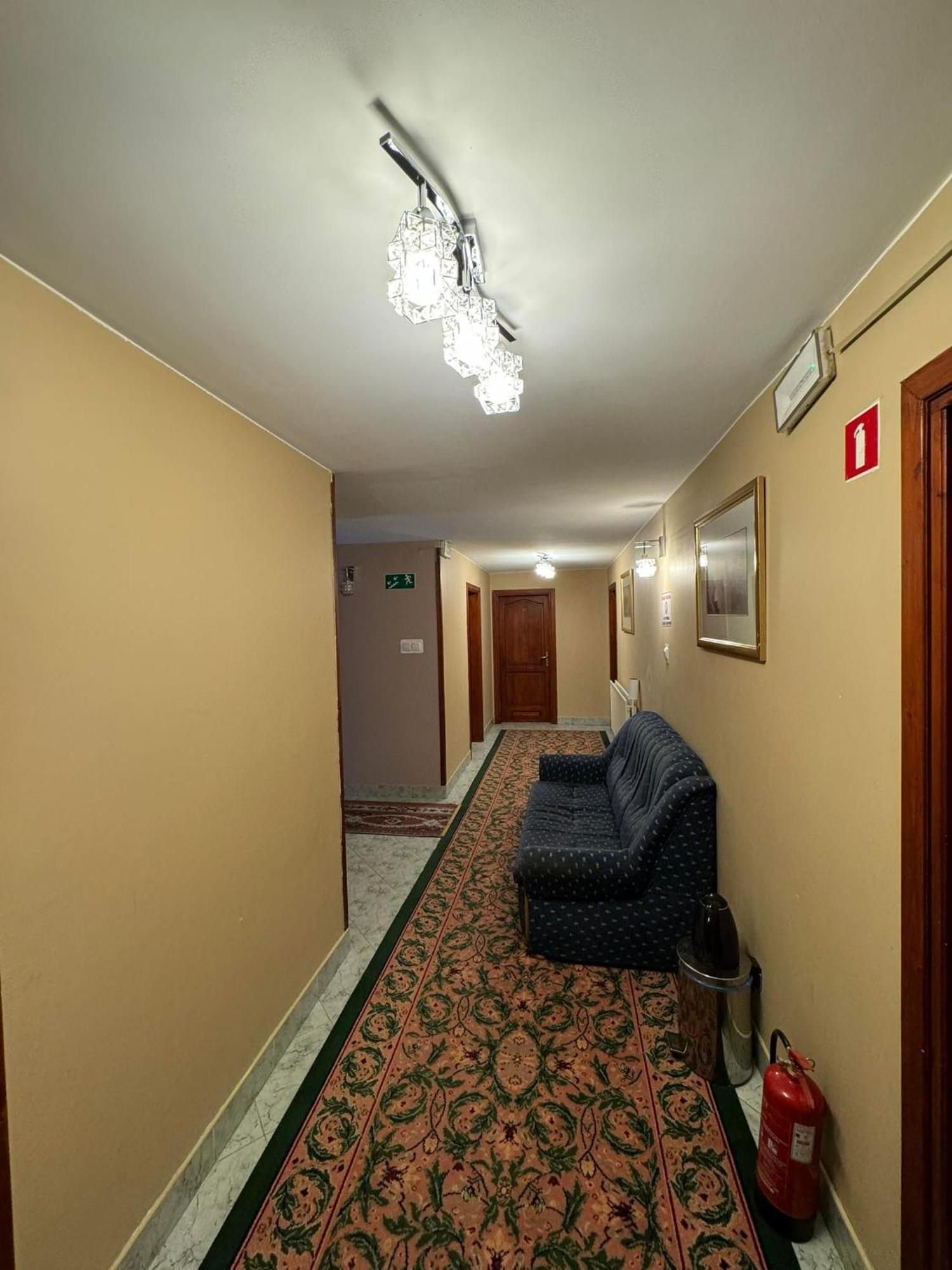 Galant Hotel Величка Екстер'єр фото